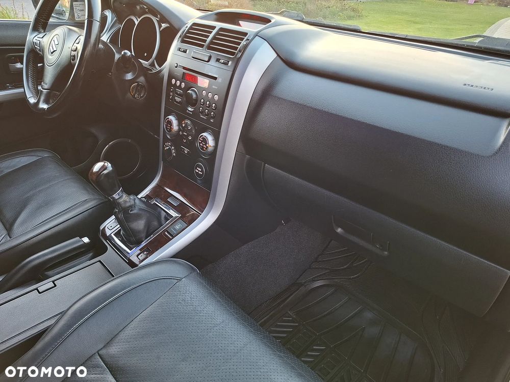 Suzuki Grand Vitara 2.0 De luxe - 17
