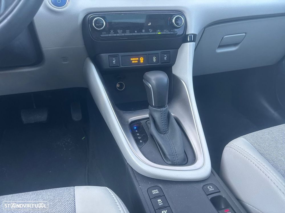 Toyota Yaris 1.5 HDF Luxury - 23