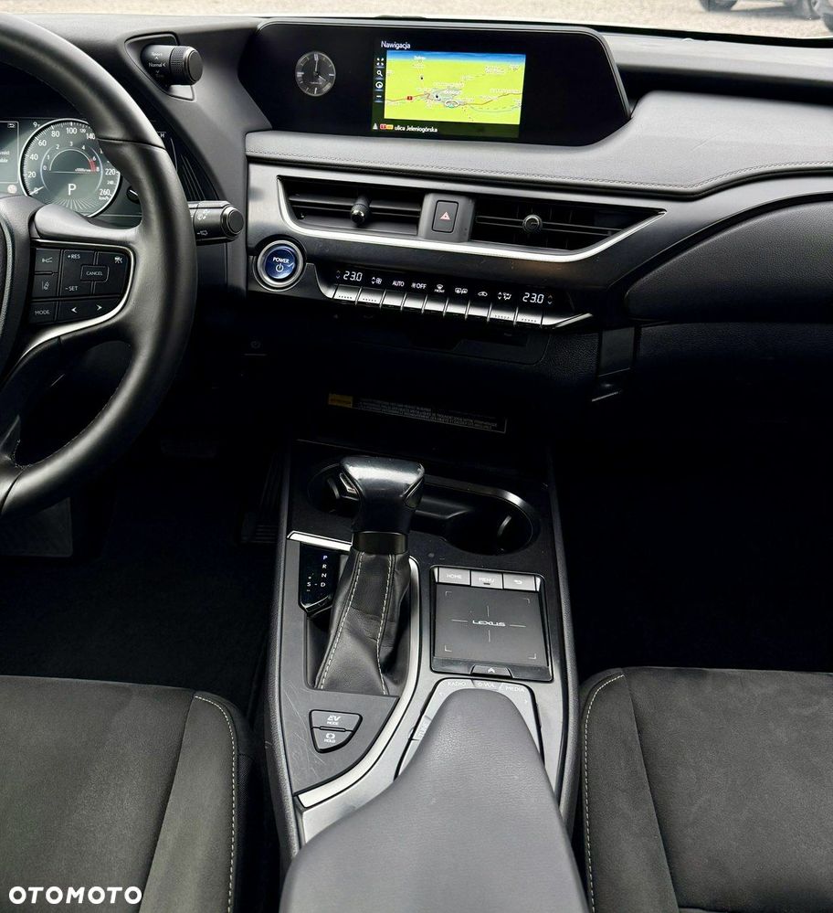 Lexus UX - 15