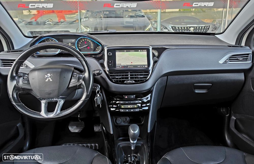 Peugeot 2008 1.2 PureTech Allure EAT6 - 9