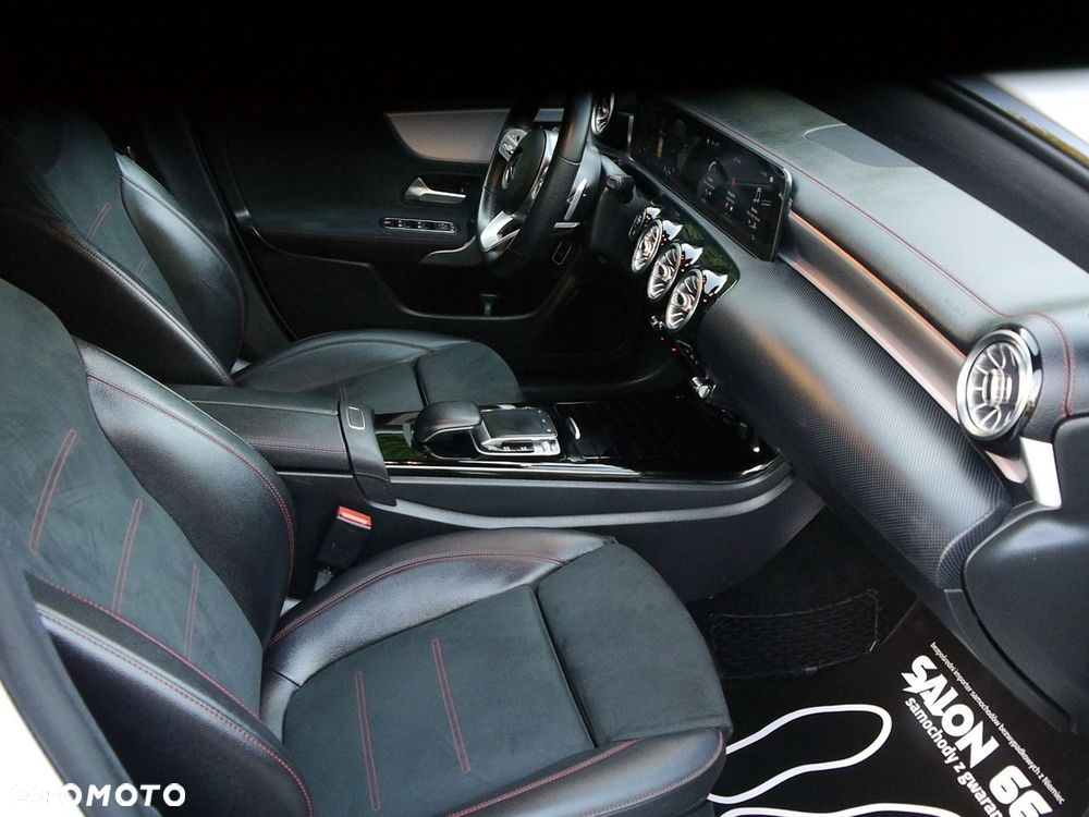 Mercedes-Benz CLA 200 7G-DCT AMG Line - 35