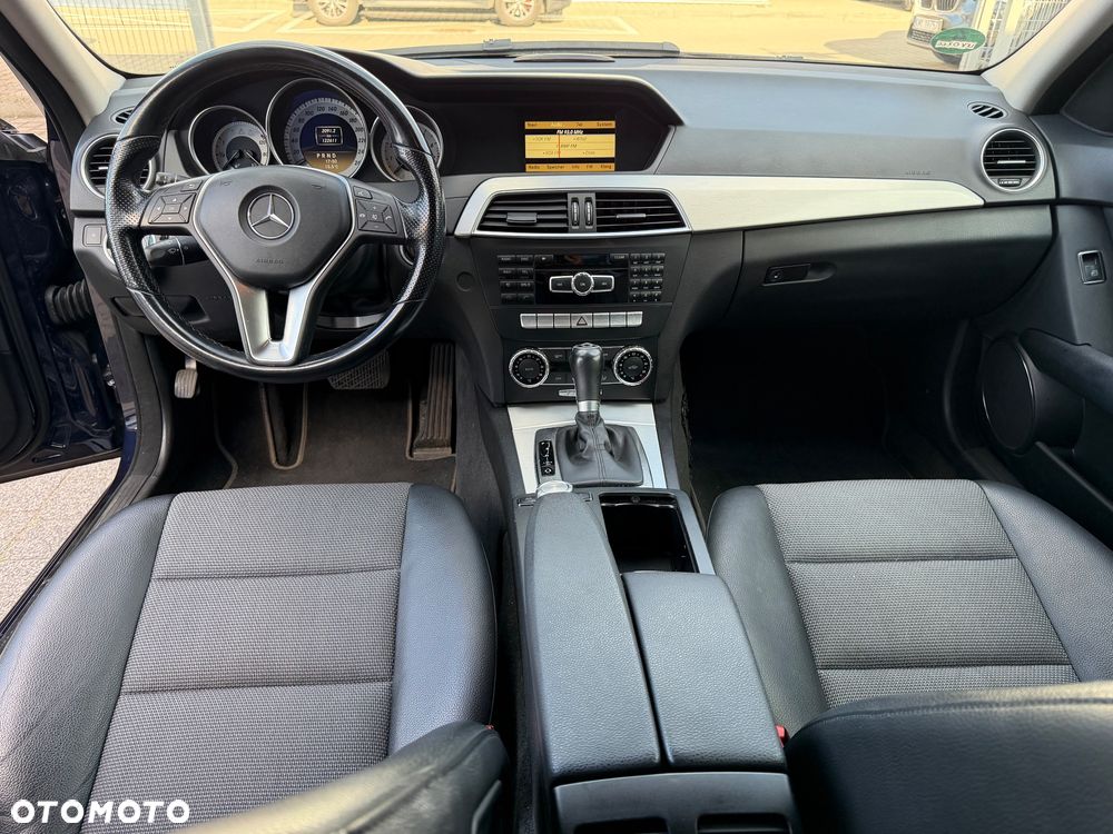 Mercedes-Benz Klasa C 200 CGI Automatik BlueEFFICIENCY Avantgarde - 12