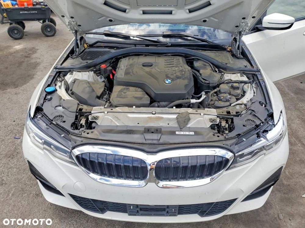 BMW Seria 3 330i xDrive M Sport - 11