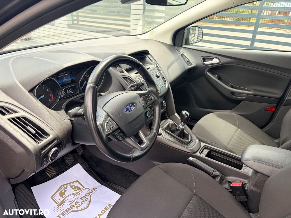 Ford Focus - 8