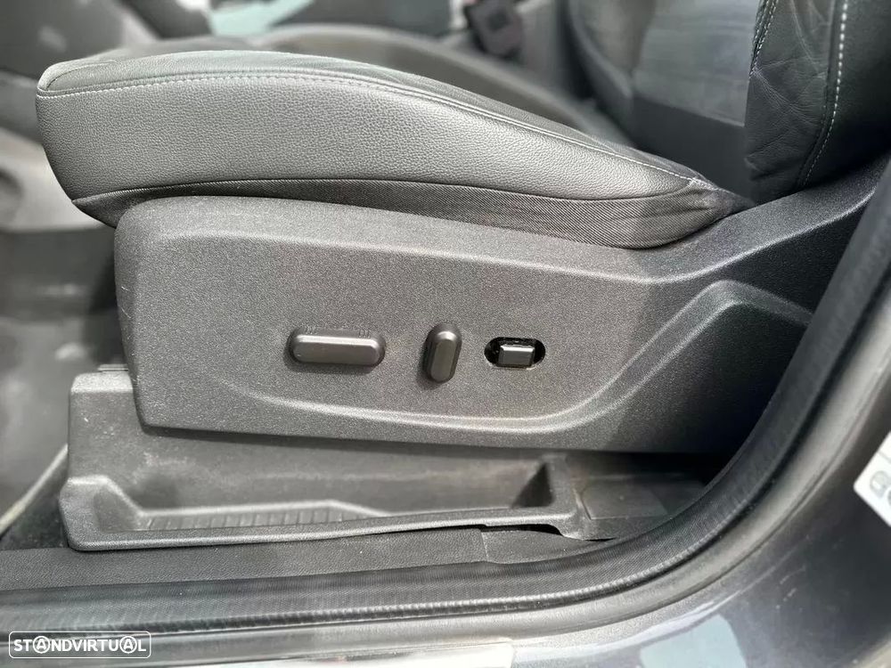 Ford Kuga 1.5 TDCi ST-Line Limited Edition - 40