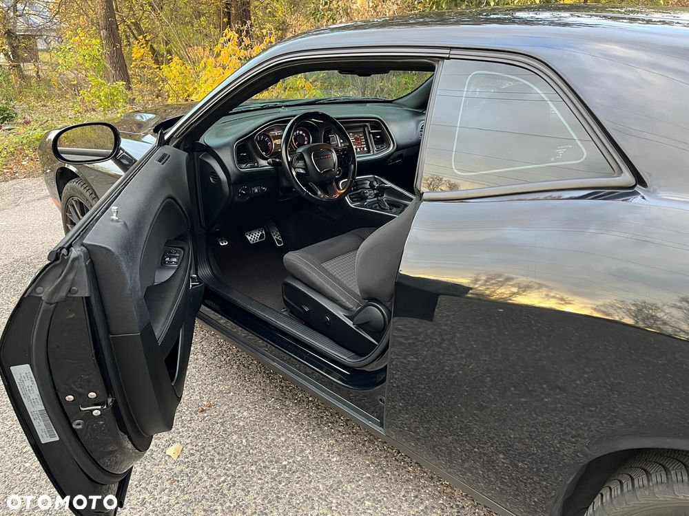 Dodge Challenger - 28