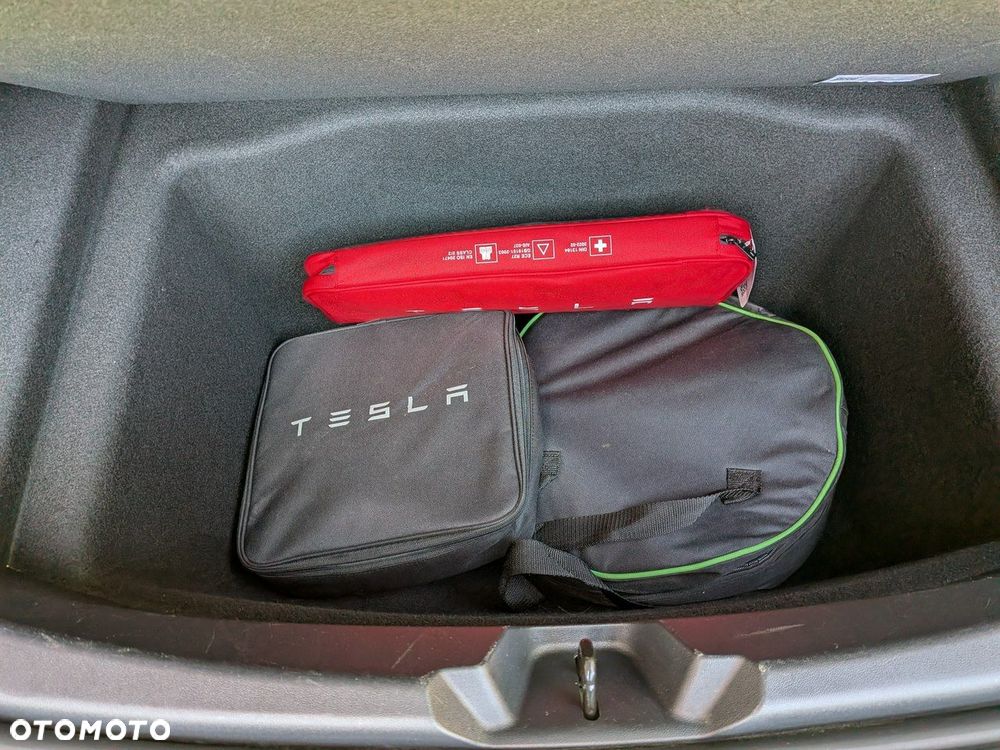 Tesla Model 3 - 25