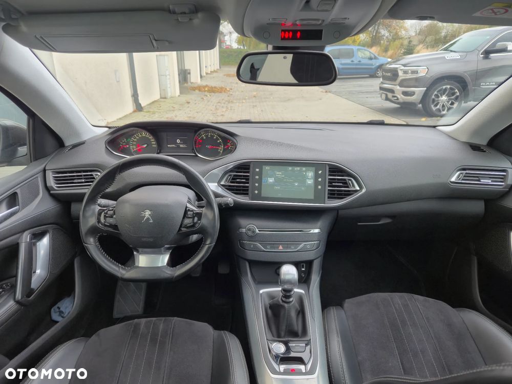Peugeot 308 1.2 PureTech Allure S&S - 12
