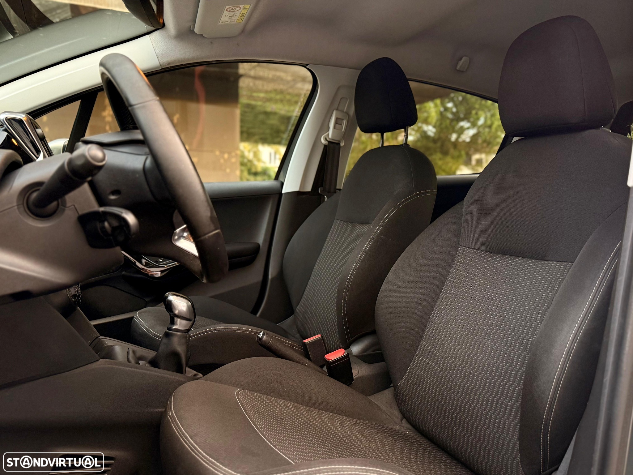 Peugeot 208 1.2 VTi SE Style - 37