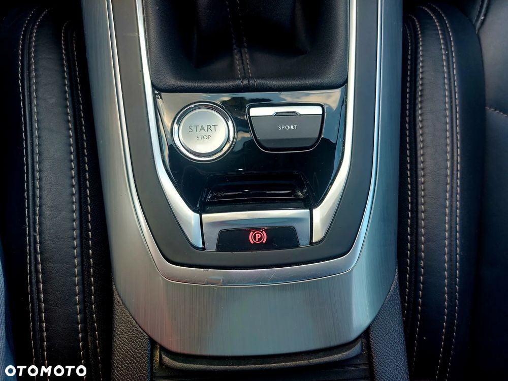 Peugeot 308 1.2 PureTech Allure S&S - 17