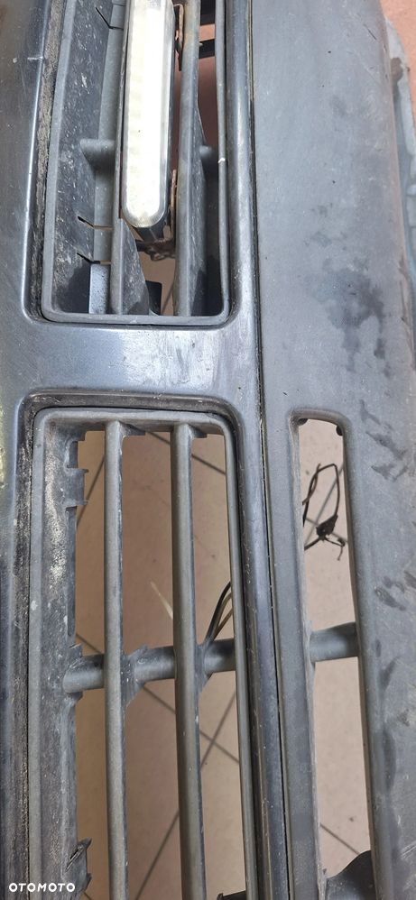 VW Golf IV Zderzak Przód Przedni Kod Lakieru LC9Z - 8