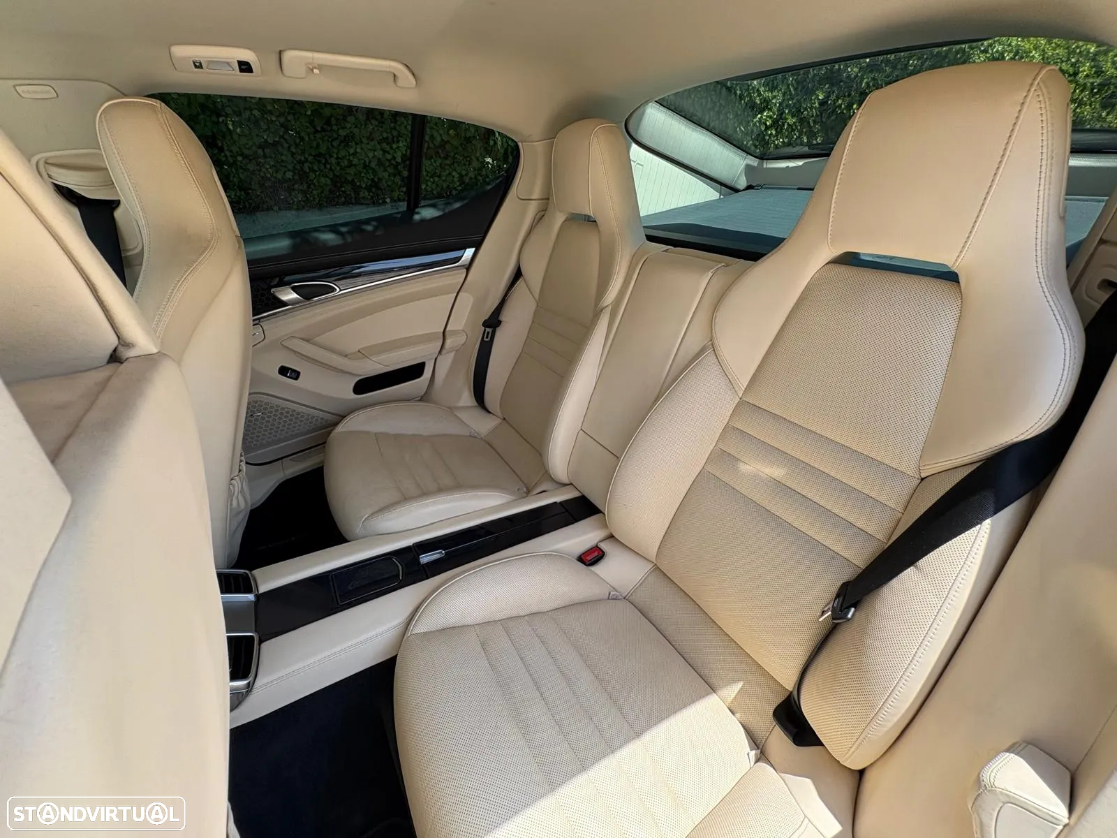 Porsche Panamera 4 E-Hybrid - 42