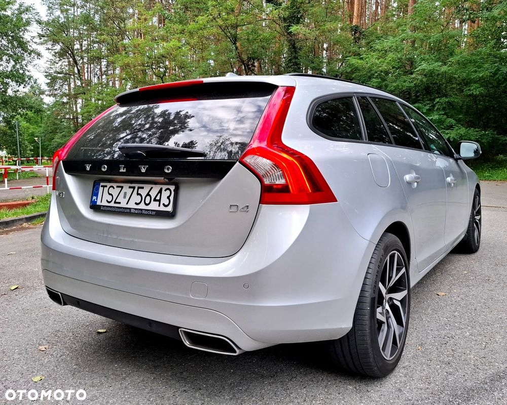 Volvo V60 D4 Momentum - 18