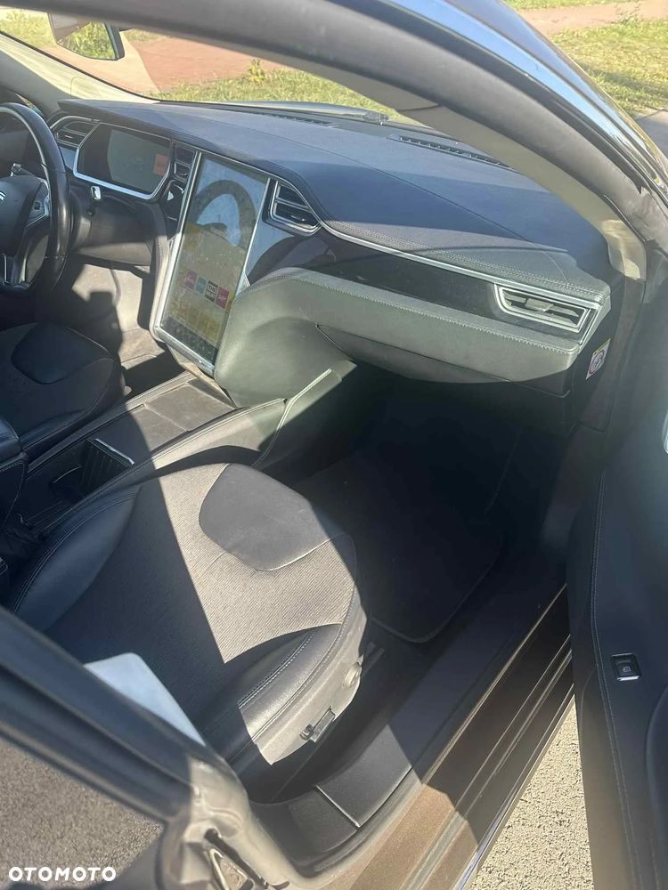 Tesla Model S 85 D - 9