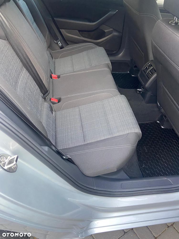 Volkswagen Passat - 18