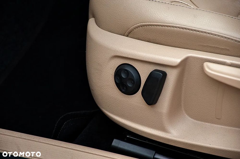 Volkswagen Passat 2.0 TDI 4Mot Highline - 29