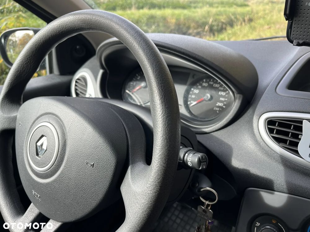 Renault Clio - 8
