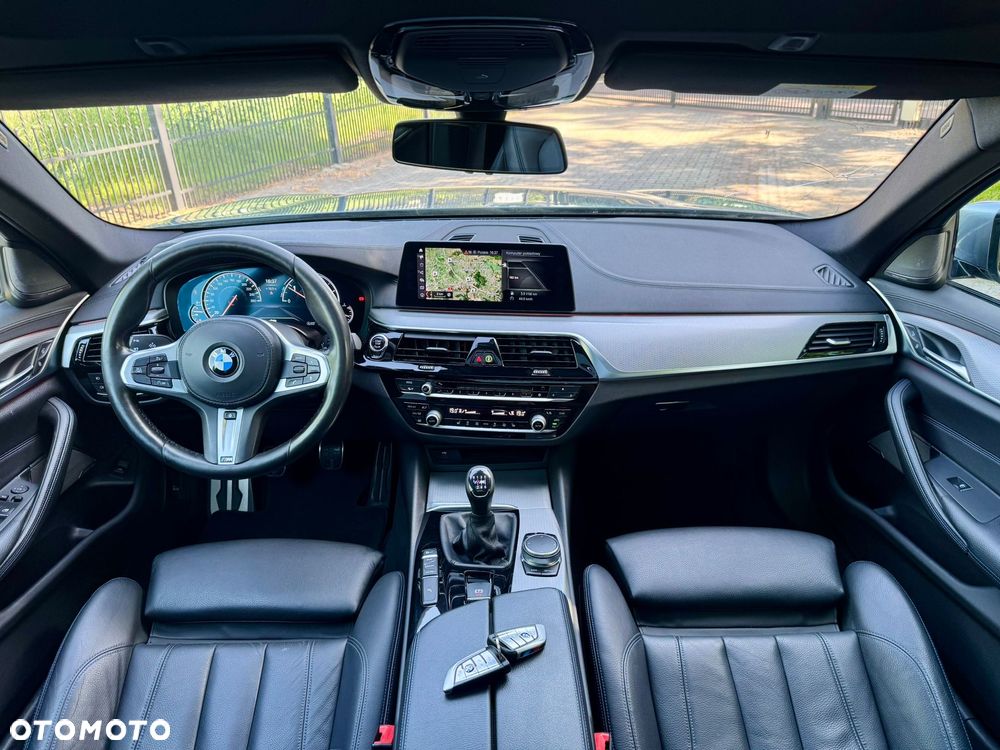BMW Seria 5 520d M Sport - 12