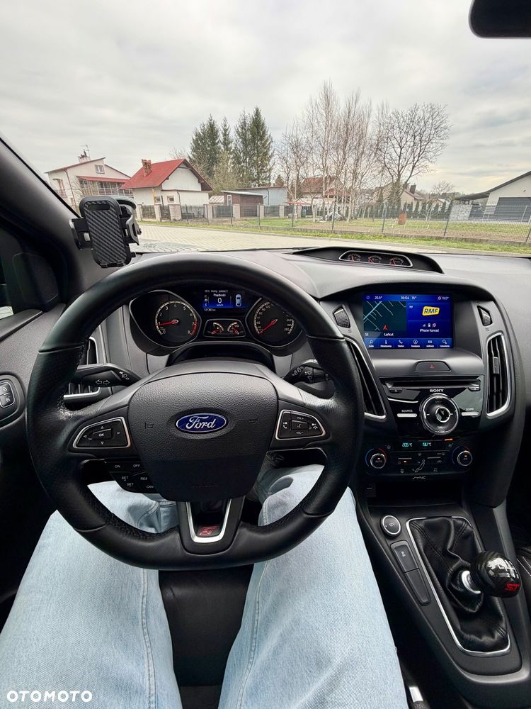 Ford Focus 2.0 EcoBoost ST mit Leder-Sport-Paket - 8