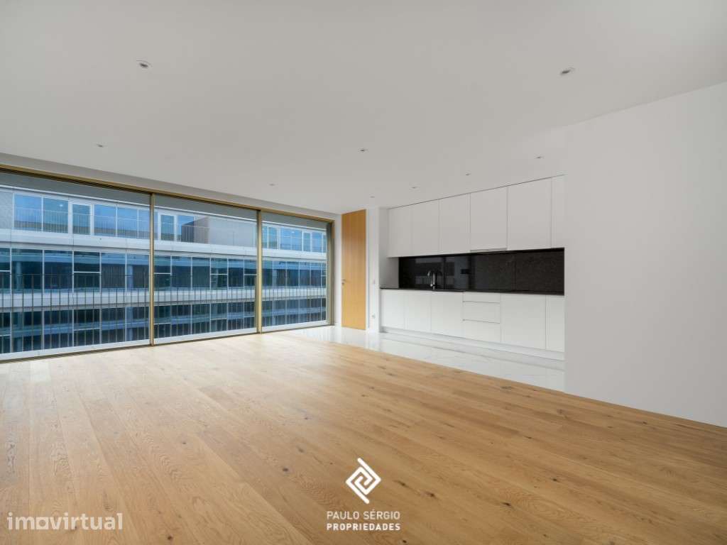 Vende-se T2 novo em Vila Nova de Gaia, a 100 metros da praia - Grande imagem: 3/24