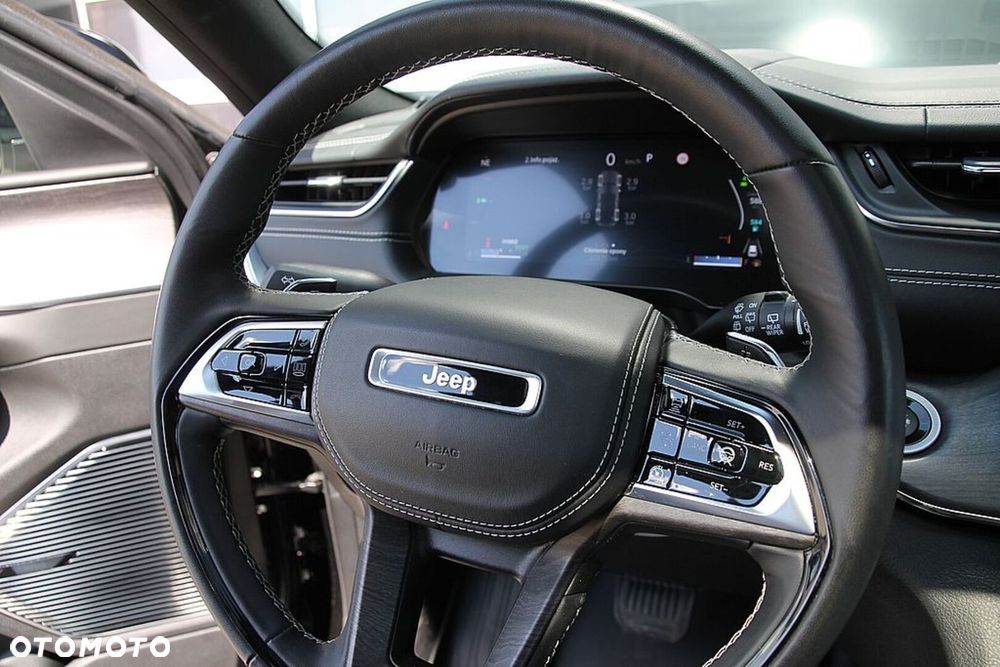 Jeep Grand Cherokee - 39