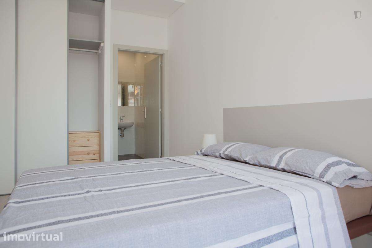 Quarto - localizado em Montes Claros Coimbra - Grande imagem: 5/32