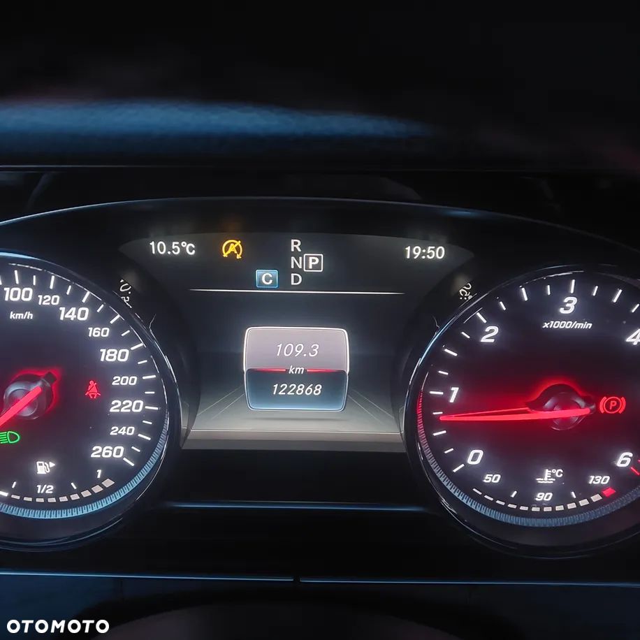 Mercedes-Benz Klasa E 220 d 4-Matic 9G-TRONIC - 11