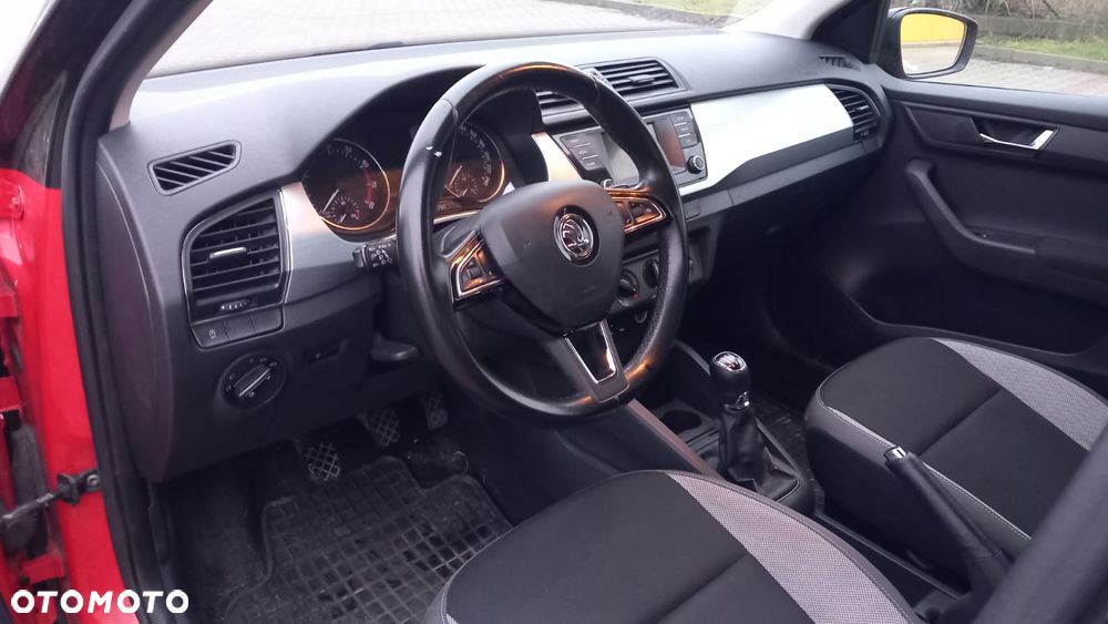 Skoda Fabia 1.0 MPI Cool Edition Red & Grey - 23