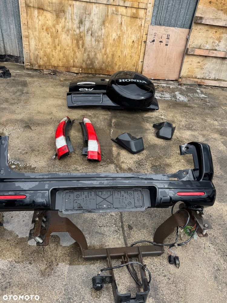 Honda crv cr-v  czarny czarne   Klapa bagażnika klapa tył tylnia 400zl   Lampy tył tylnie prawa lewa 150 sztuka   Hak holowniczy 300 zł   Zderzak tył tylni Czarny 300 zł   Szybka wysyłka - 1