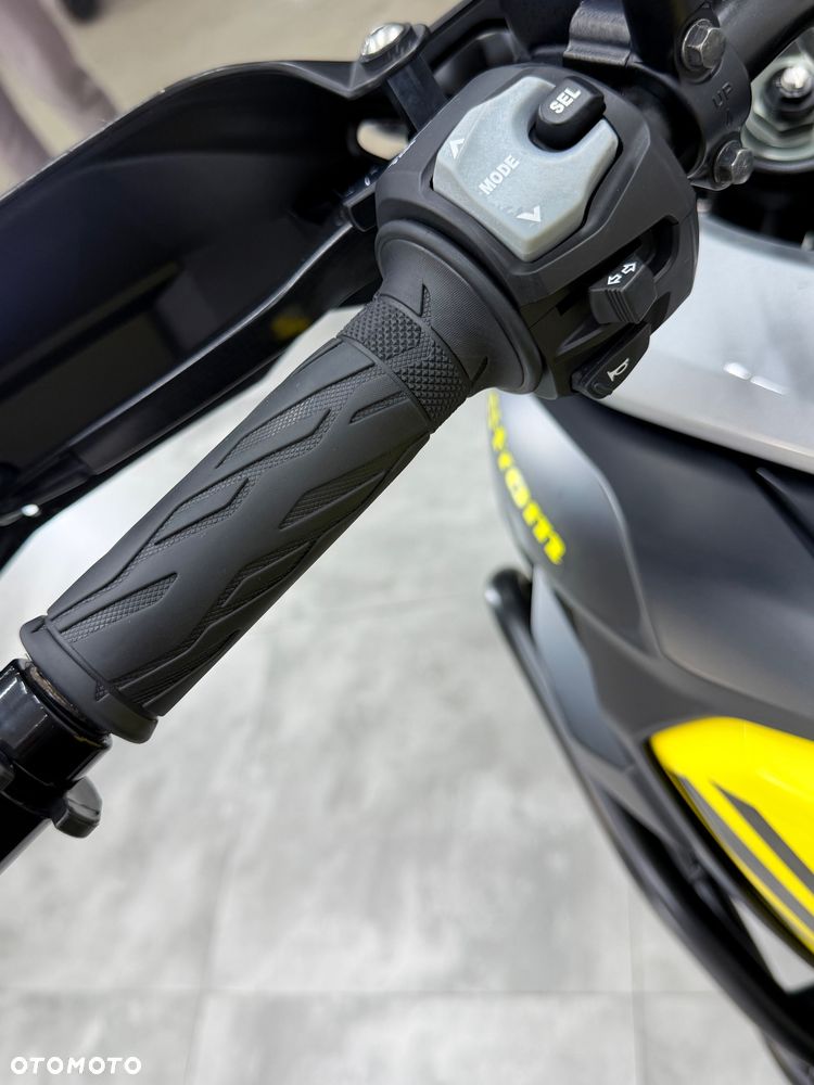 Suzuki V-STROM - 26