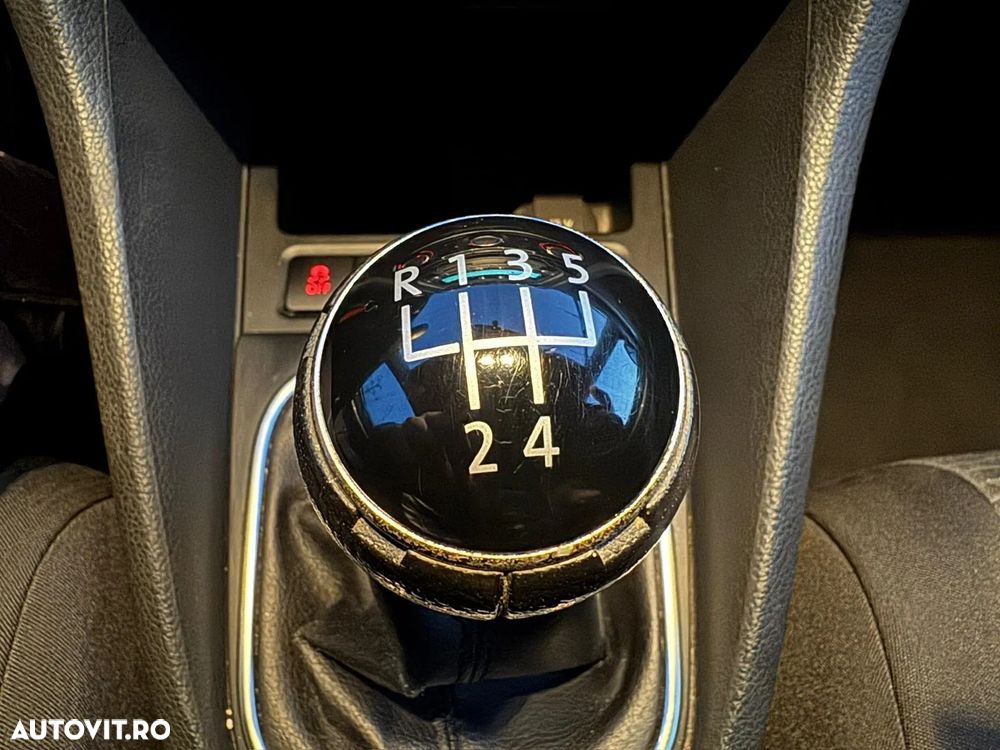 Volkswagen Golf Variant 1.6 TDI DPF Trendline - 18