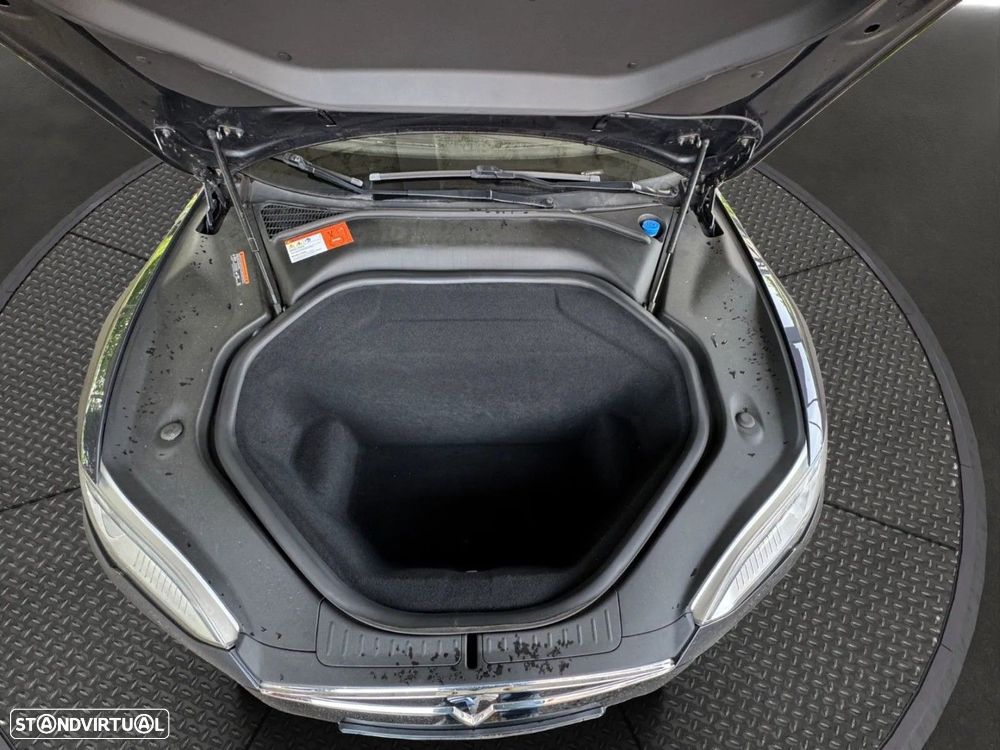 Tesla Model S - 24