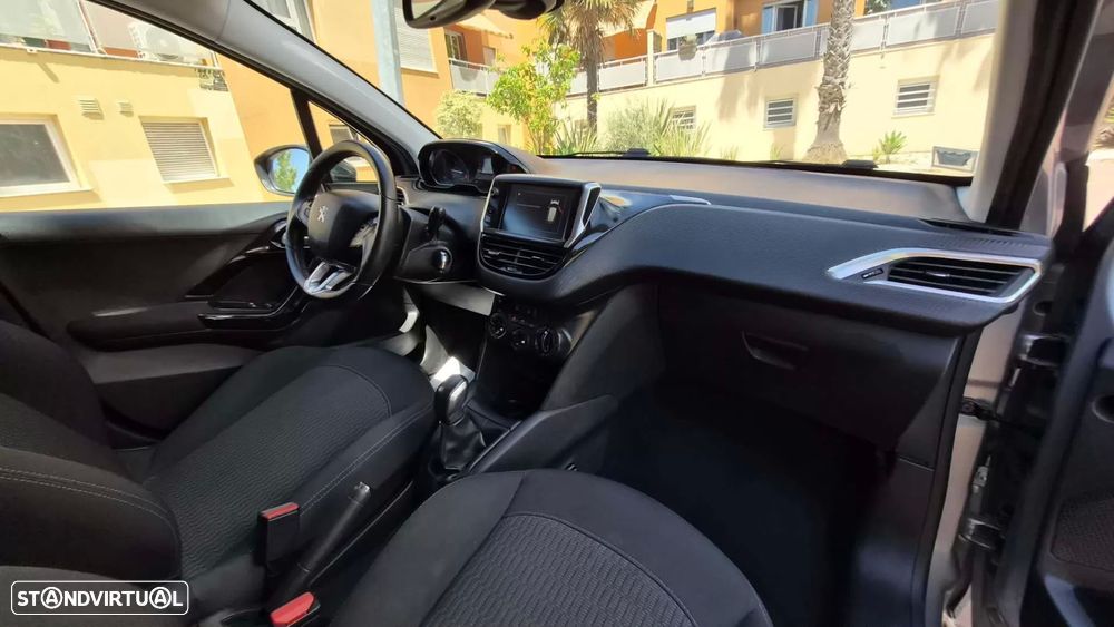 Peugeot 208 1.2 PureTech Signature - 10