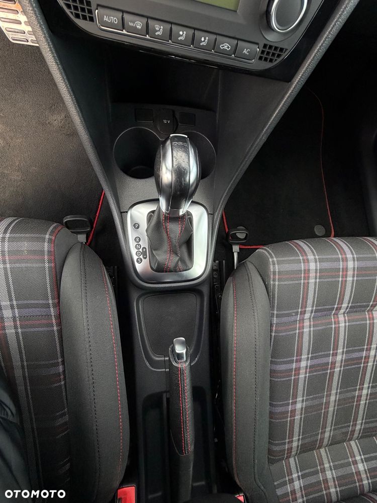 Volkswagen Polo 1.4 DSG GTI - 32