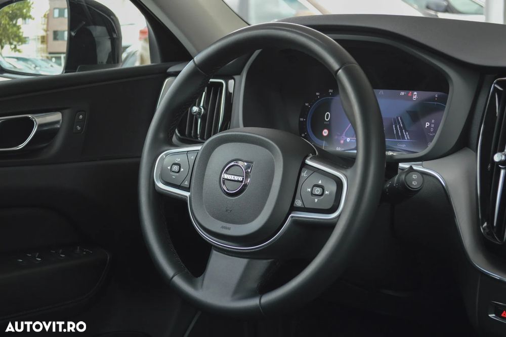 Volvo XC 60 B4 MHEV AT AWD Plus Dark - 21