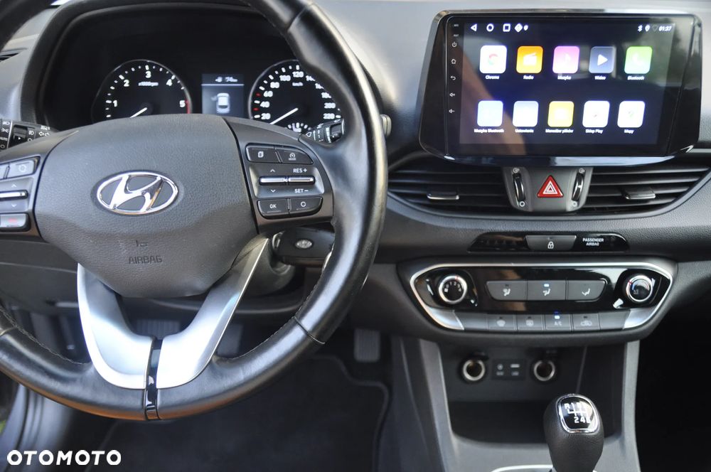 Hyundai i30 1.6 D Comfort - 11