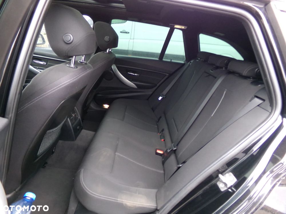 BMW Seria 3 318d Sport Line - 9