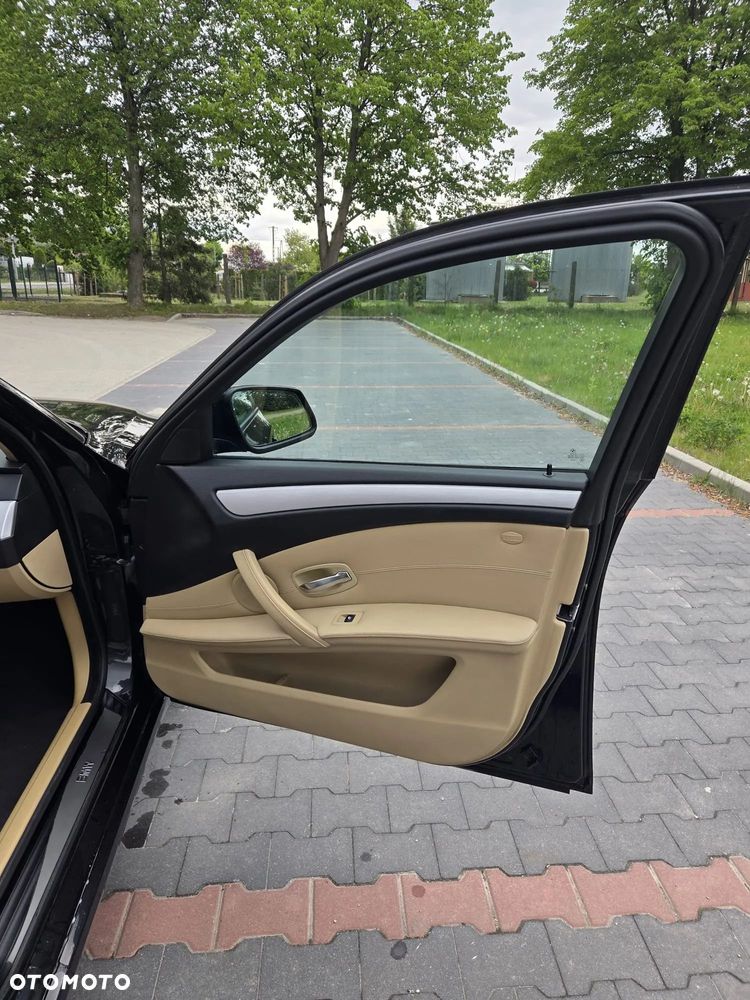 BMW Seria 5 520d - 24