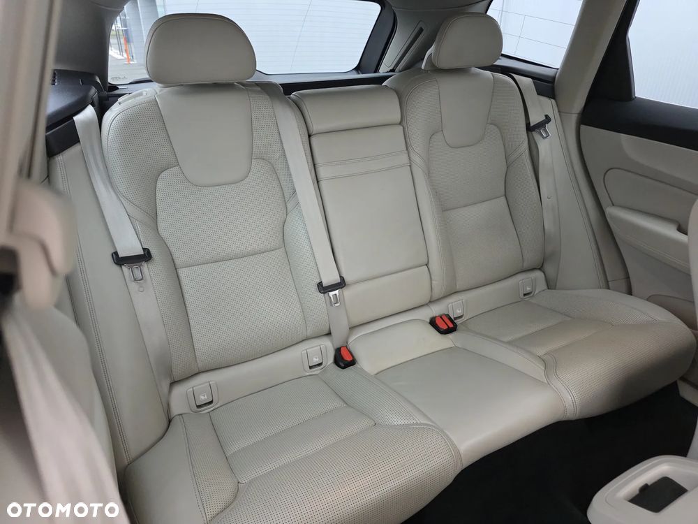 Volvo XC 60 D5 AWD Inscription - 19