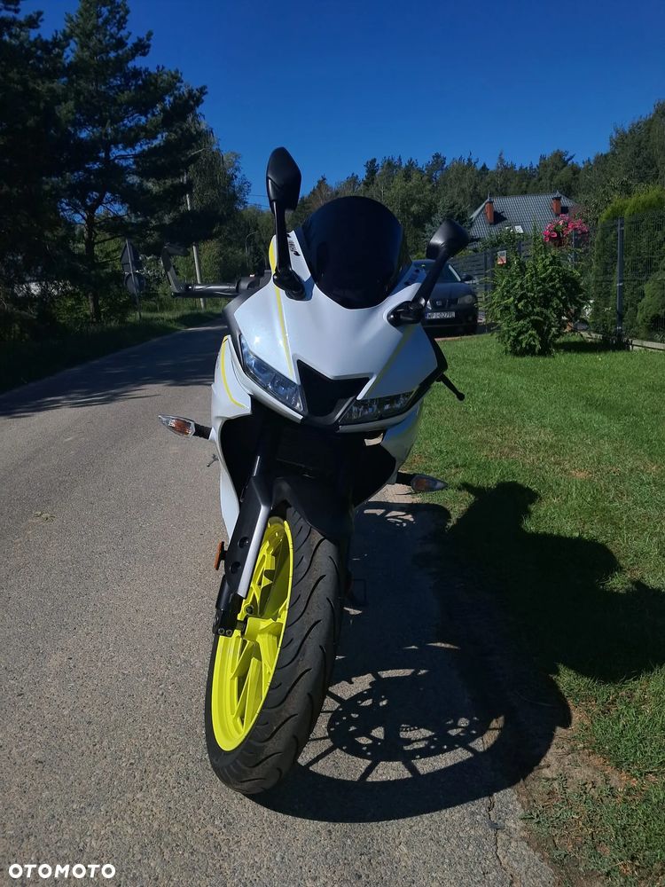 Yamaha YZF - 1