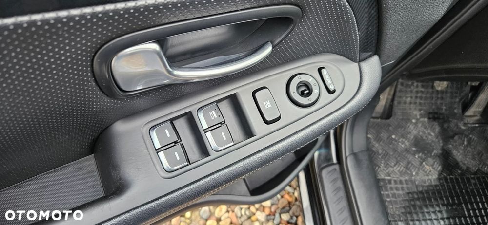 Kia Carens 1.6 GDI S EU6 - 33