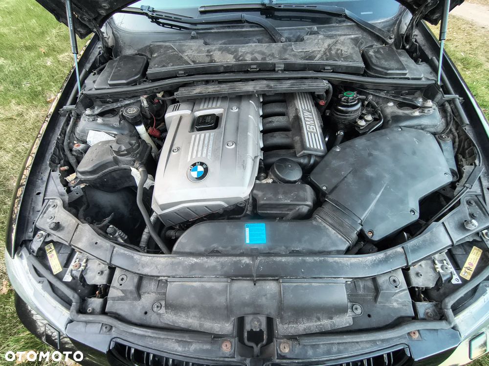BMW Seria 3 325i - 24
