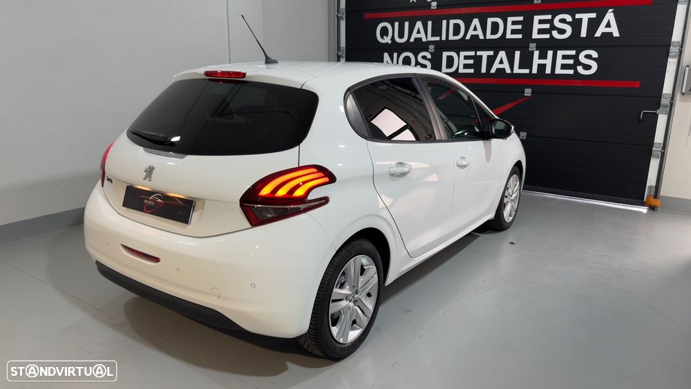 Peugeot 208 1.2 PureTech Signature - 6