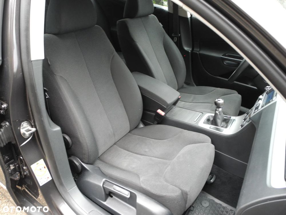 Volkswagen Passat - 15