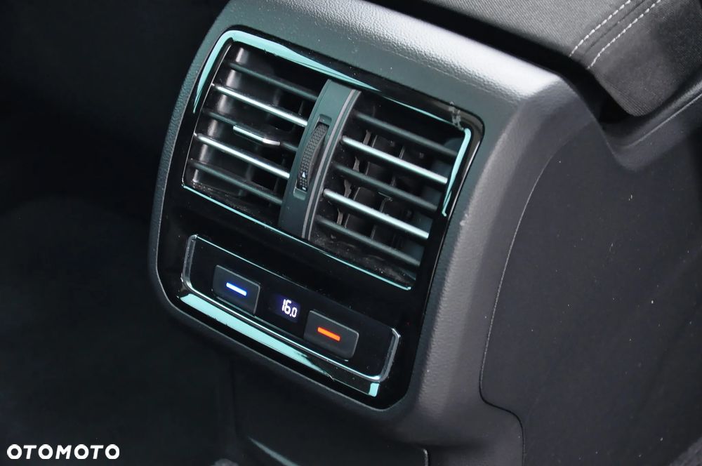 Volkswagen Passat - 33