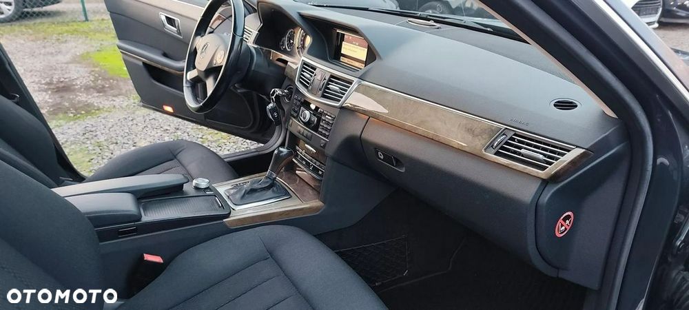 Mercedes-Benz Klasa E 200 BlueEFFICIENCY 7G-TRONIC Elegance - 18