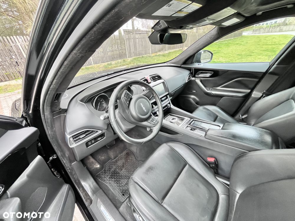 Jaguar F-Pace 25t AWD Portfolio - 12