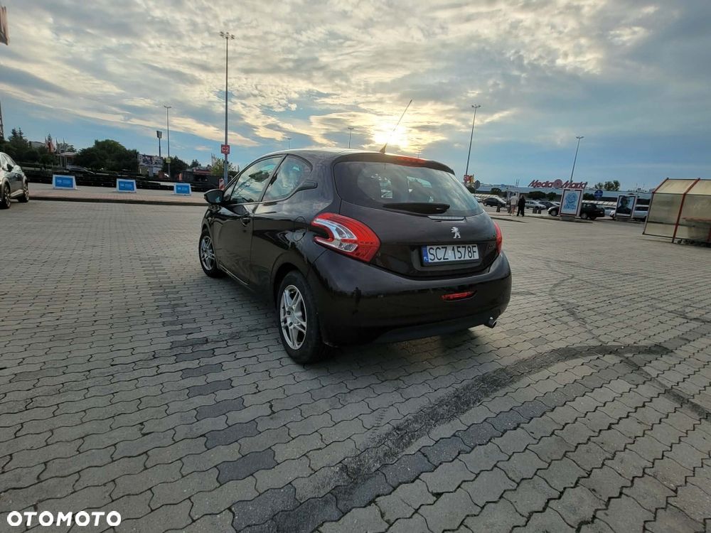 Peugeot 208 - 1