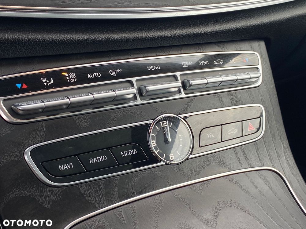 Mercedes-Benz Klasa E AMG 53 Coupe 4-Matic+ 9G-TRONIC - 25