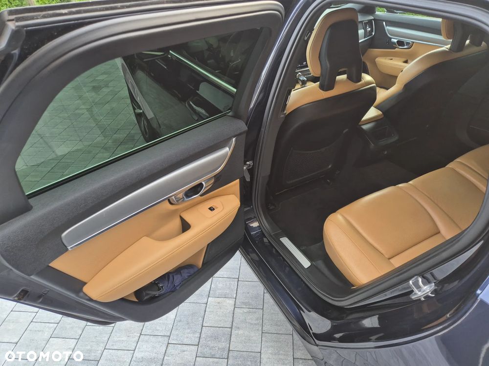Volvo V90 D3 Momentum Pro - 20